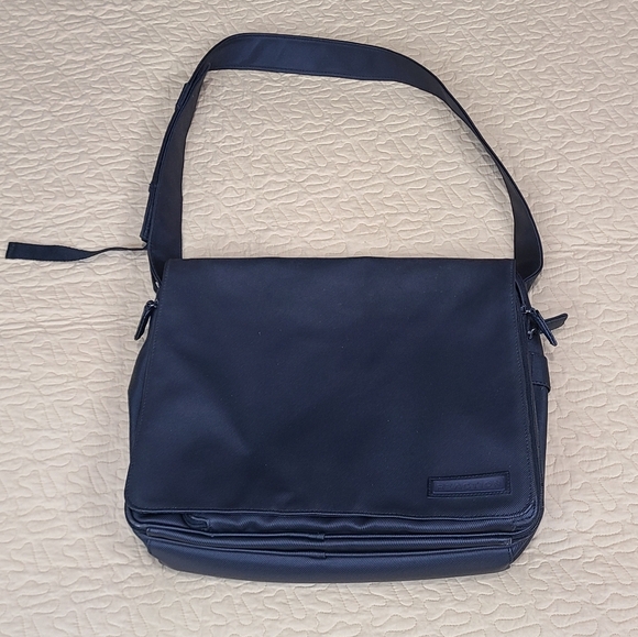 Kenneth Cole Reaction Nylon crossbody messenger laptop bag - Picture 1 of 14
